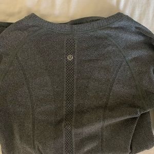 lululemon longsleeve shirt